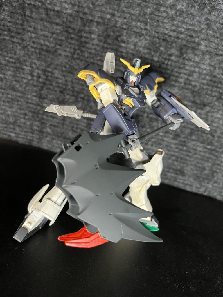 ビームシザース+アクティブクロークEXスタンダードはHGと共通径になってるとのこと。取扱説明書に載ってたオリジナル武器を、HGデスサイズに持たせて見ました。