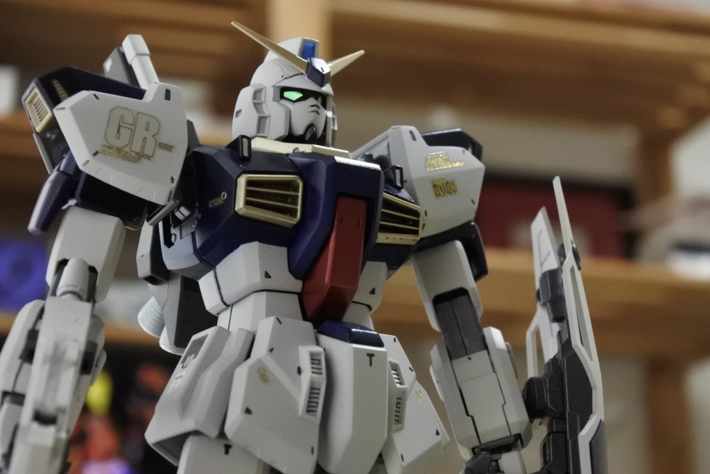 デカールは余っていたMGバンシィ最終決戦仕様のものを流用したので、シールドにユニコーンのマーキングが入ってますが特に意味はありません。