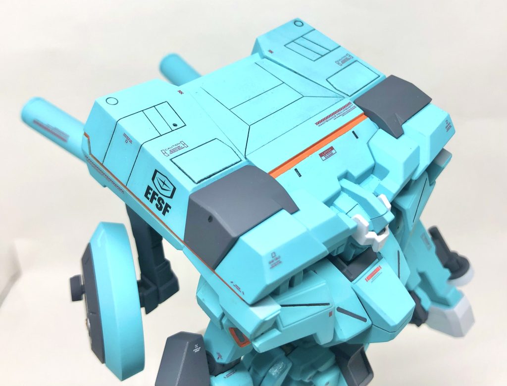 つんつるてんだった頭頂部にはモールドを追加し、情報量を確保しています。ラインセンサー部分はシタデルのオレンジを使用しています。