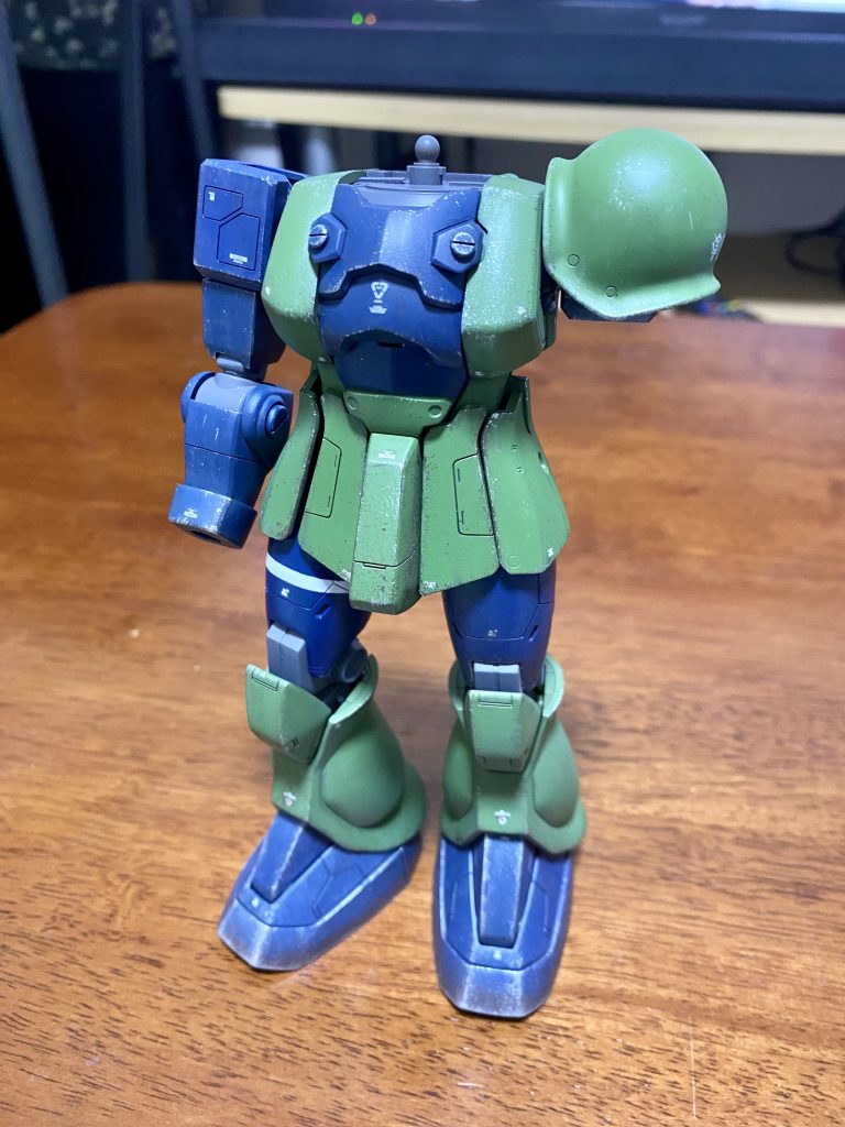 基本塗装→艶消しトップコート→1/144のデカール貼り付け→ジャーマングレー（エナメル）でウォッシング→ジャーマングレー+レッドブラウンを混ぜたものでチッピング→シルバーメタリックでチッピングして完成です。（バズーカも作成したのですが、ドライブラシが失敗してしまい、汚くなってしまったので、お蔵入りです）ウォッシングの際に調子に乗ってエナメル塗料を塗りすぎた結果、あらゆる合わせ目から侵入を許してしまい、冷や汗ものでした…