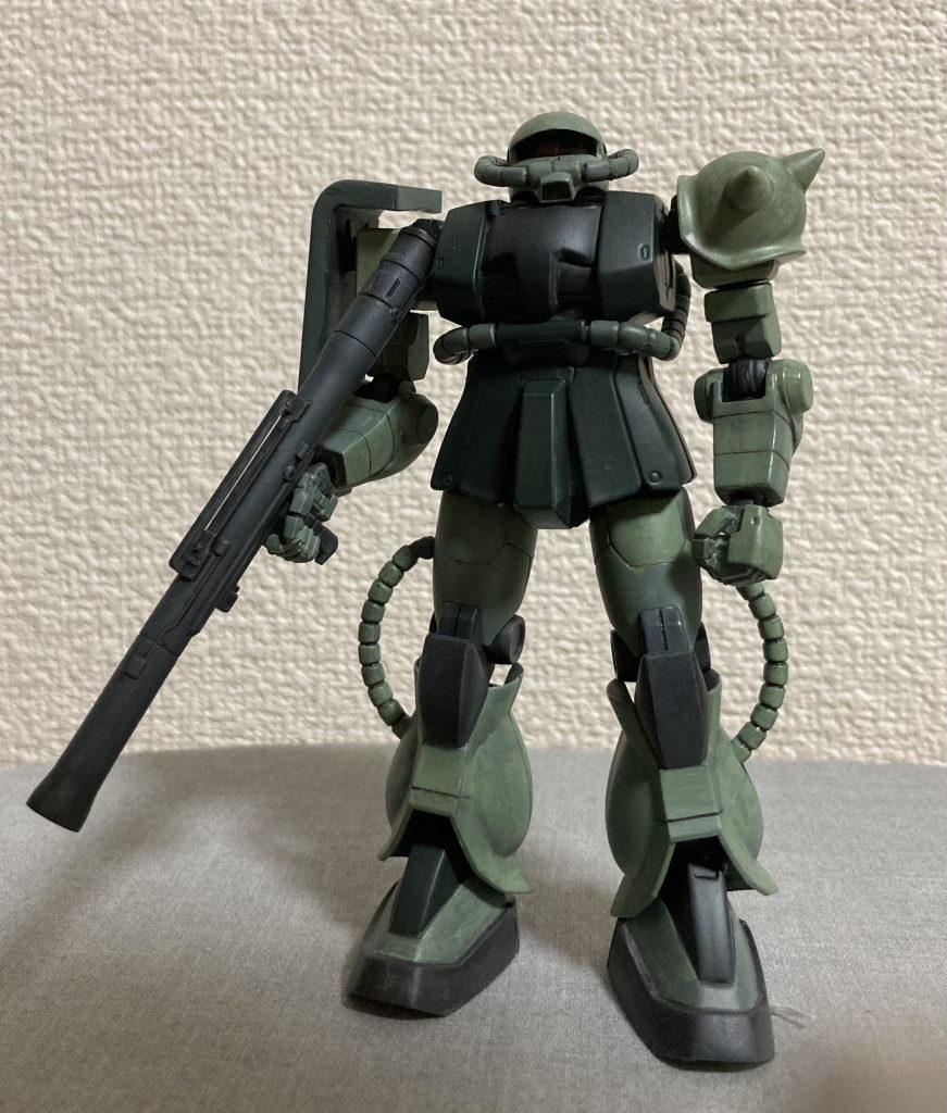 正面です。暗くてわかりにくいですが一応モノアイあります。