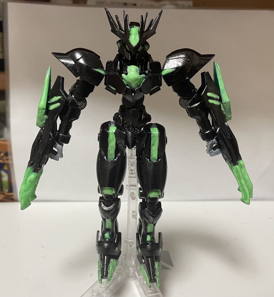 ちなみに、バックパックと、腰の武装を外すとこうなります。身軽になり、スピードも上がります。