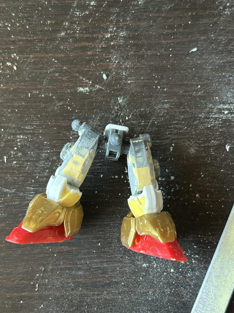 足の延長膝から上を伸ばしました(コートで隠れるので)