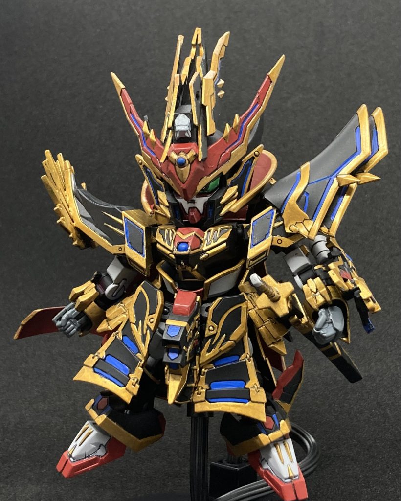 立ち姿なるべく肩をでかくそして左右非対称をめざして作りましたなので右と左で視覚情報があるためすごい作り込みがあると錯覚する(かも)