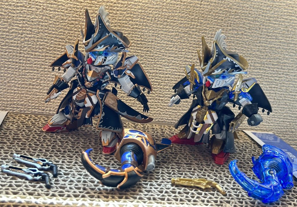 手足はそれぞれ3mm、腰は2mm延長しています。アンテナやナイフ部位のシャープ化の他、コートをやや薄くしているのと兜と顔を分割して「被っている」感を出すようにしました。