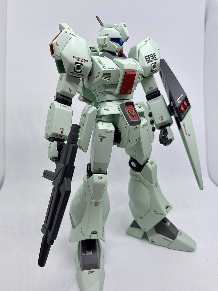 武装させてみて。別パーツに置き換えるディテールアップをしたのと、気になる継ぎ目を消すくらいしかしてません (¬з¬)