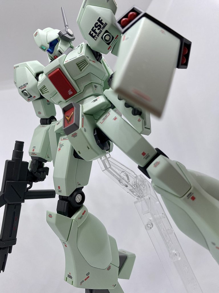 ローアングルから。スタークジェガンとかD型も作りたいなぁ」(。Д。」)