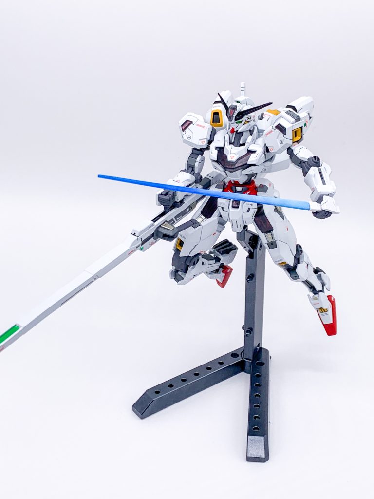 ビームサーベルも塗装いっしょにシェルユニットも光沢クリアーで塗装したけど、逆に赤く塗ったシールがあまり見えないのは誤算