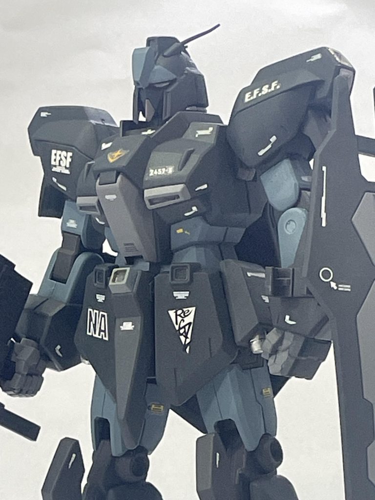 製作中、無理やりアンテナをつけたせいか曲がってしまいました。逆に曲げても直らないしあまり無茶すると折れてしまいそう。八方塞がり。