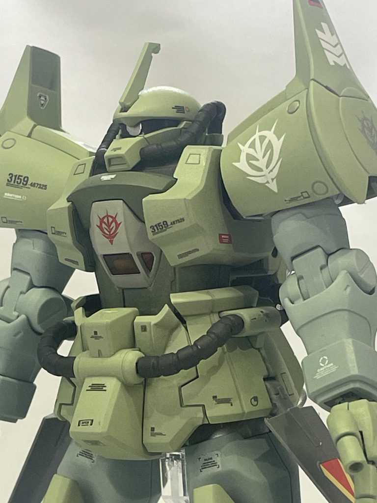 フライトタイプには肩の余剰パーツもあったので飛行試験型に近づけるなら通常の肩に戻すべきでしたがさすがに新規造型パーツを使わないのは勿体無くて…