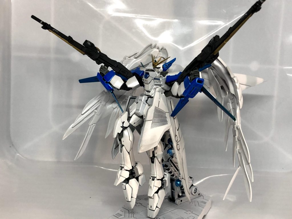 こちらのポーズは某ガンダムゲームの、ローリングバスターライフルを撃ち終わった後の美しすぎるEWゼロを参考にしています!