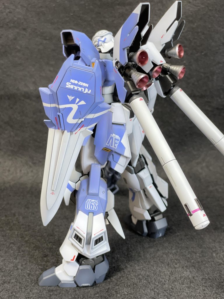 シールドの模様はαだとアムロっぽいのでゾルタンぽくZにしました。