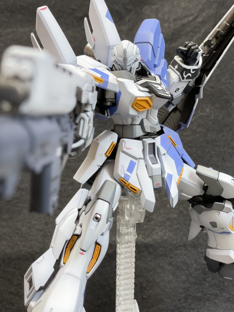 最後にアクションポーズを。