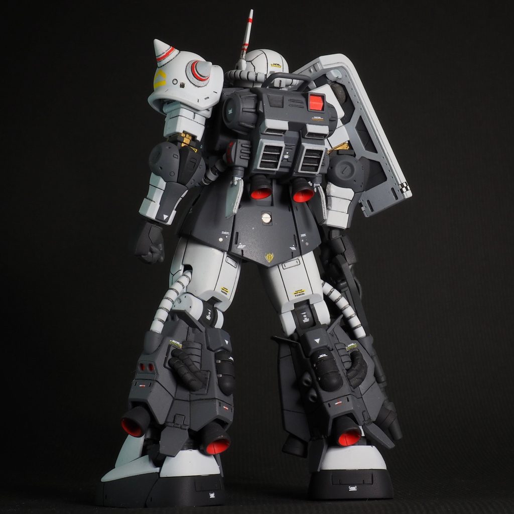 改造したのは頭部のブレードアンテナのみ、ビルダーズパーツのブレードを小型化して、プラ棒からの削り出しで基部を作成して取り付けました。