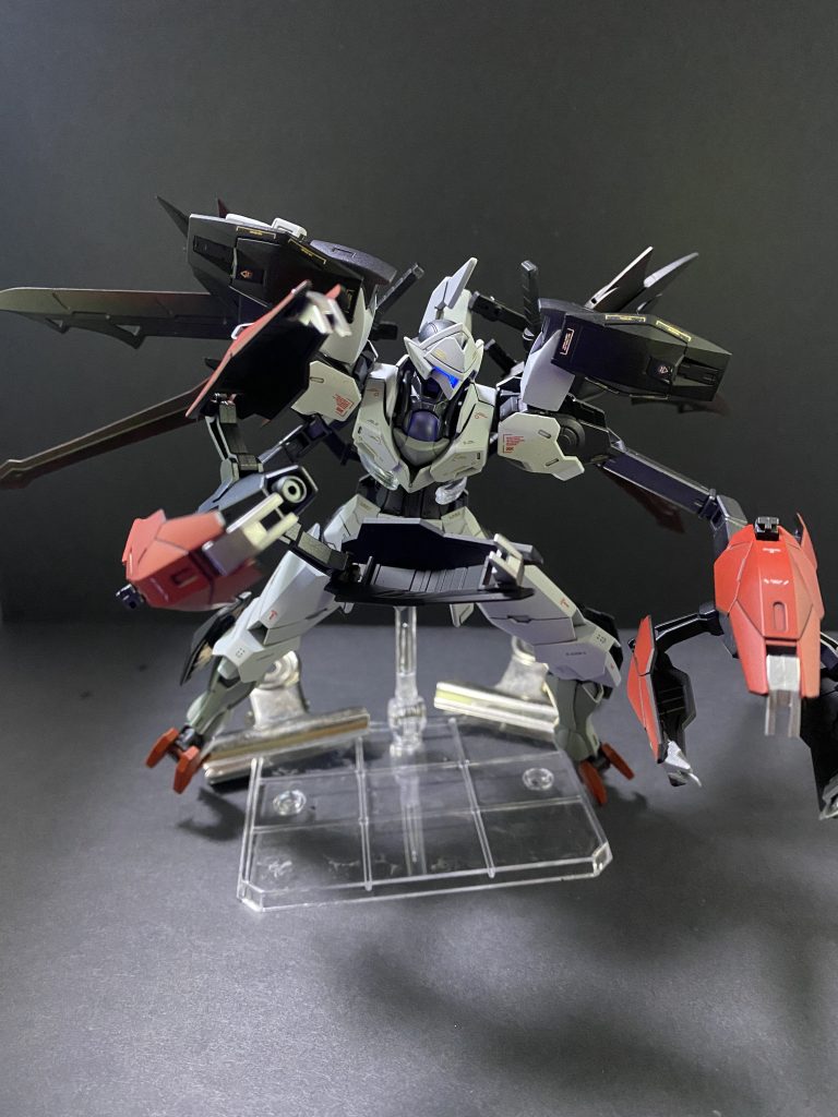 魔女を狩る側が真の悪魔。異端審問の闇の部分を表現した形態でもある。メイン武器を「アンチドート」デバイスに切り替えることによりガンダムを狩る事に特化した形態になっている。が、設定の都合上腕を上にあげて隠していますが、実は普通にサブアームと併用できるので冷静に考えれば舐めプモードだったりしますｗ今回も最後まで見て頂きありがとうございました！