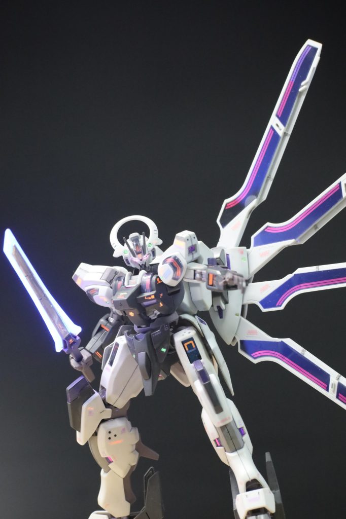 ピンクのラピーテープを貼っています。