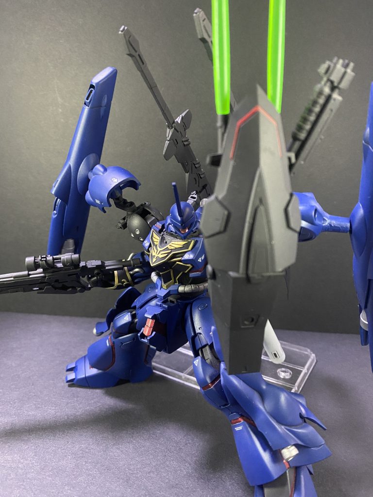 この時代のMSはシールドに武装を盛られがち