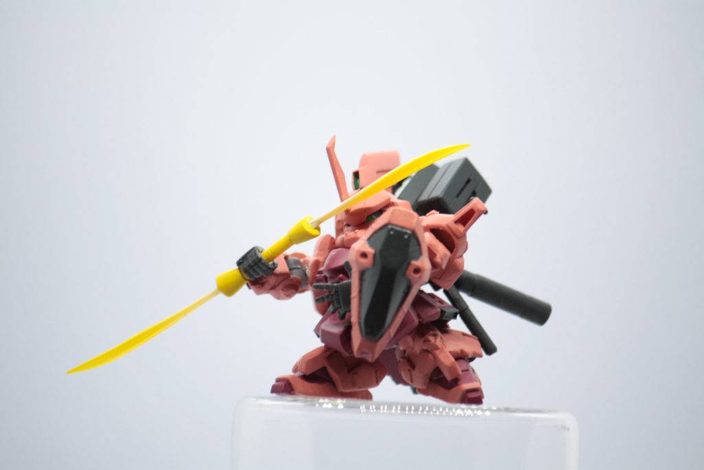 ゲルググの名前を冠しているのでビームナギナタを持たせてみました（リックディジェ用に作った物を拝借して）