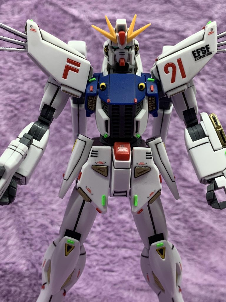 正面、立ちポーズ。