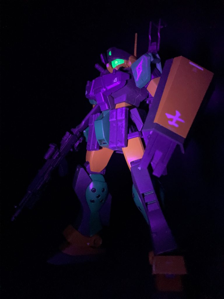 一部、蛍光塗装しております。