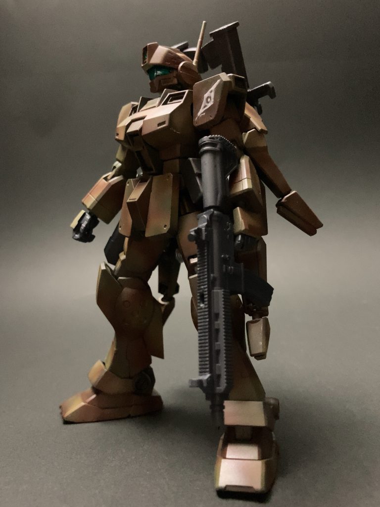 こちらもジムスナイパーIIとK9のミキシング。初めて迷彩塗装にチャレンジしてみました。ダークイエローを黒立ち上げ塗装したのち、ランダムにブラウンとダークグリーンでまだら模様を足して塗装。
