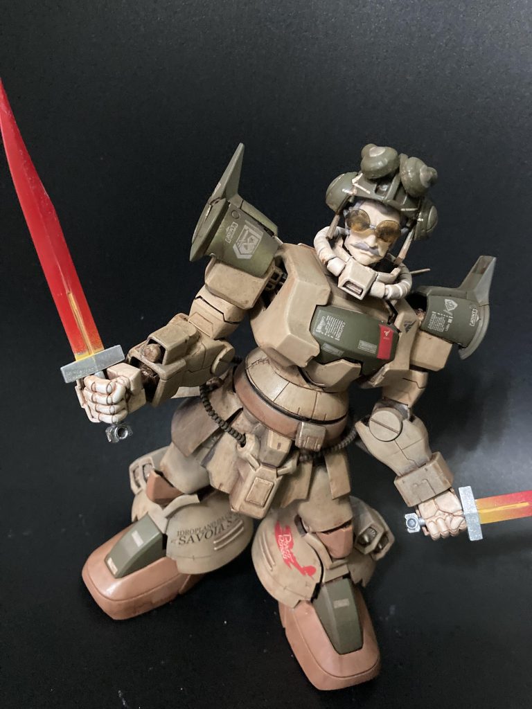 シュッとしてカッコイイ、フライト型グフの優良キットをあえて漢臭いオジサマ体型なシルエットにしてしまいました…ww