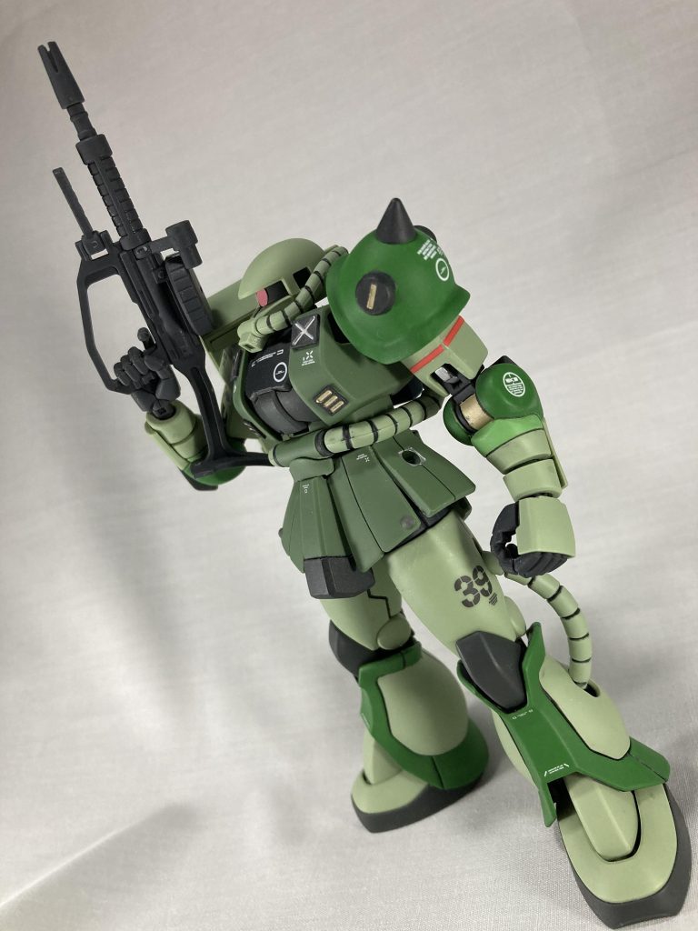 ザクマシンガン元からある武装は使いたい派、あんまこれが効いてたイメージないけどやっぱりザクと言えばコレってイメージもある