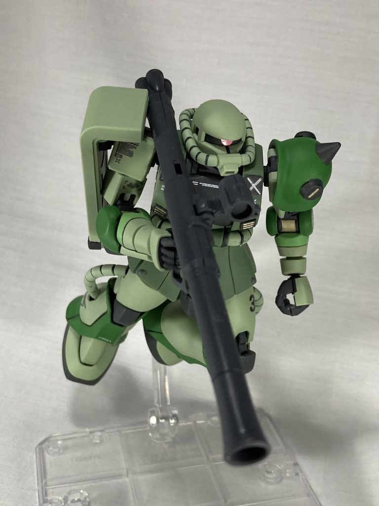 ザクバズーカぶっちゃけ撃ってるシーンより構えて宇宙とかを飛んでるシーンの方が頭にある