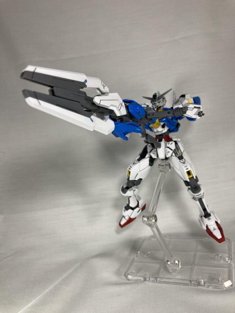 ガンビットライフル改修型から流用したビームライフル、キャリバーンの性能ならきっとさらにとんでもないビームが出るはず