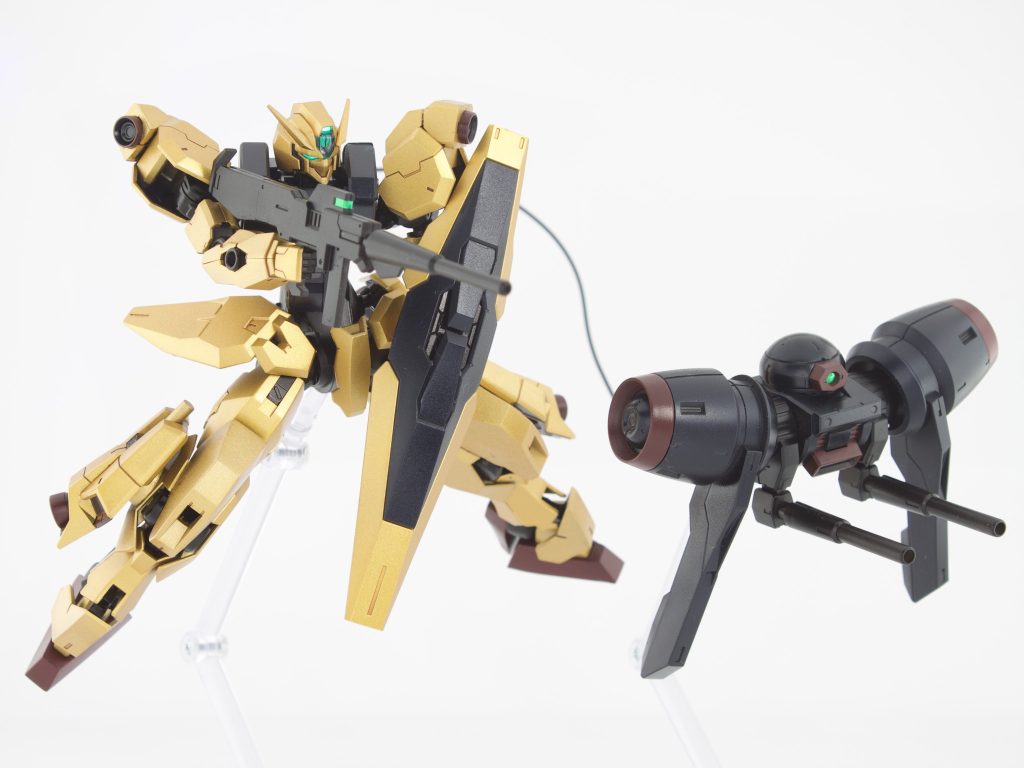 ライフルはガンヴォルヴァをベースに、デミバーディングのバレルとストックを使ってミキシング。バックパックの分離ギミックはそのまま、本体無人機のドローン兵器搭載という凶悪仕様です。笑