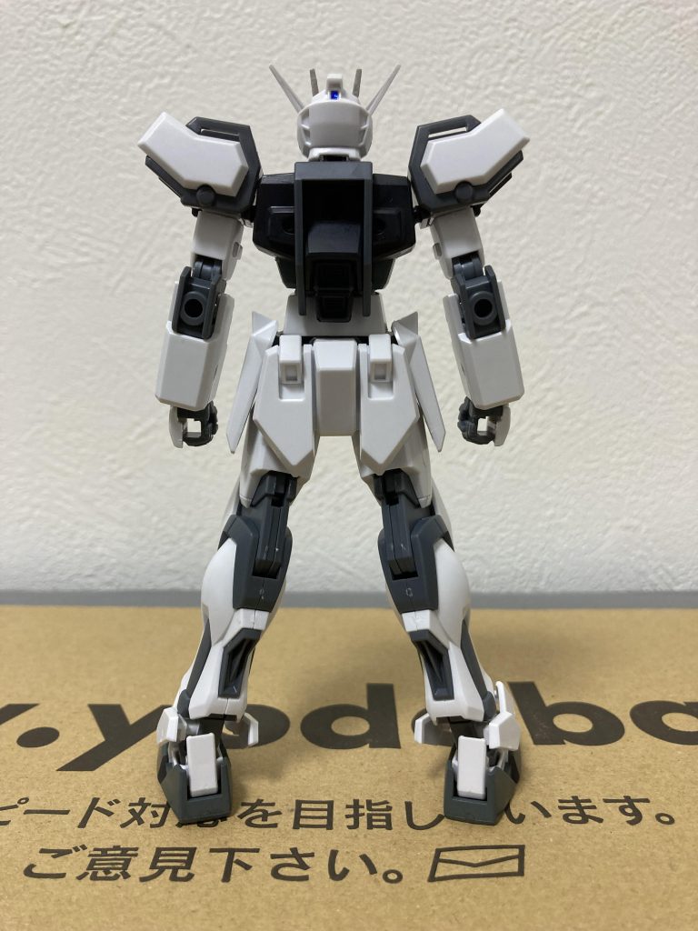 背面スラスター部分は未塗装ですが細部までしっかりグレーで塗ることができました。