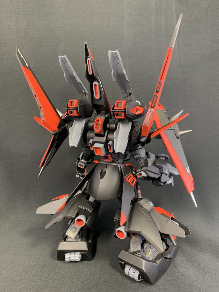 背面。踵にはクローラーがあり、地上戦の際はこれで高速移動するという設定です。