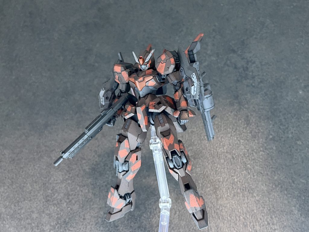 前作と同じく、マブラヴ外伝作品「シュヴァルツェスマーケン」に登場する、MiG-27アリゲートル(ベアトリクス機)をモチーフに製作しました。