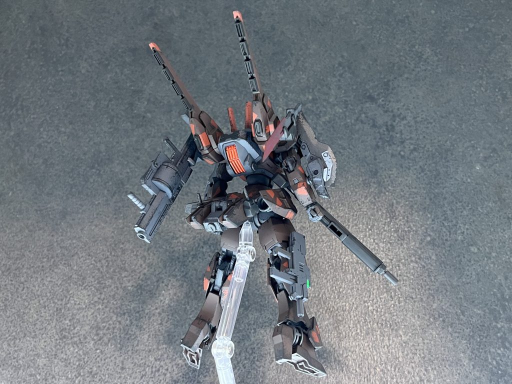 本体はガンヴォルヴァのままですが前作の上位互換機をイメージし、バックパックをキャリバーンのものを採用しています。