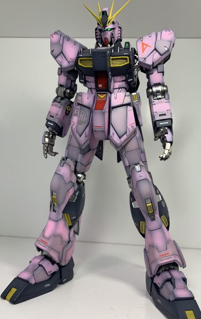 ホワイトとグレーのパネルライン塗り分けはマスキングせずに塗装しました。