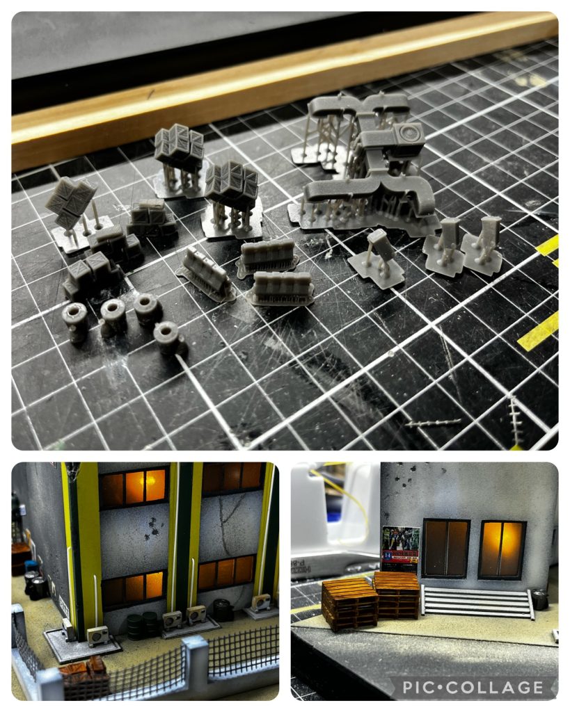 7月に行った展示会で刺激を受け、実は今回3Dプリンターを購入したDB氏、届くまでにネットを漁り、フリーのデータをDLできるサイトを見つけ、ジオラマに使えそうなものをあらかたDLしたので出力テストを兼ねてたくさん使ってみました。ドラム缶やパレット、木箱、ゴミ箱などNゲージ界隈の方々がたくさん作られていて有効活用しました。ジオラマに小物がたくさんあると説得力や精密さが増すのでこれだけで導入した効果があったなぁと思っています。