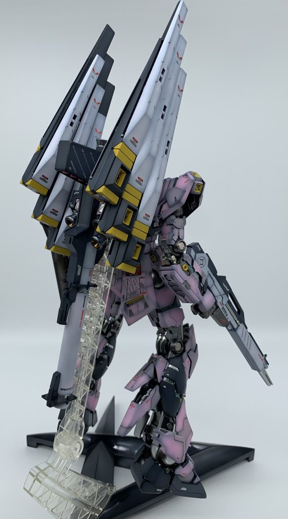 台座はクリアブラックでキャンディー塗装、埃が付いて汚くなってしまいました...涙