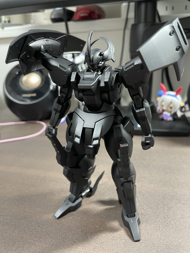 水性サーフェイサーで下地準備です。これだけでも十分カッコいいって…黒はすごい!