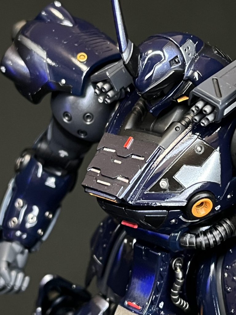 肩には手作りのバルカンを2門胸には冷却ダクトっぽいものを🙂