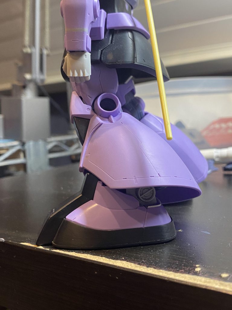 足首を延長した為くるぶしがスカスカになるので工作しています。