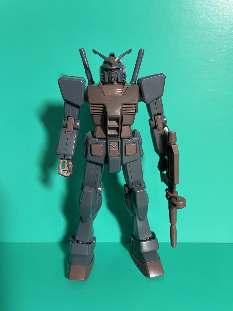 エコプラキットの素組み状態。説明書を読みながら黙々と組み上げ、あっという間に出来てました。簡単だったらしく、次は少し難しいのを作りたいということで、積みプラの中からEGのνガンダムをプレゼント。多忙な小学生。ちょっとずつ頑張るそうです。