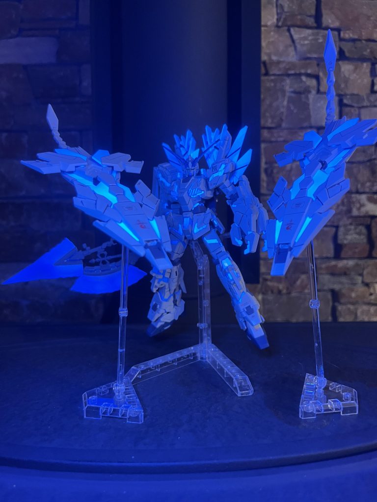 スタビライザー展開状態［UVライト照射バージョン］はこんな感じです✨そして今回使用した塗料はこんな感じです⭐️・ホワイト部分　ガイアセミグロスホワイト・内部ブルー部分　ガイアターコイズブルーイエロー・ブレードアンテナ　Mr.カラークリアブルー下地ガイアスターブライトシルバー・関節　ガイアメカサフスーパーヘヴィです✨ターコイズブルーイエローの部分は下地にシルバーでその他は同じくメカサフスーパーヘヴィです‼️