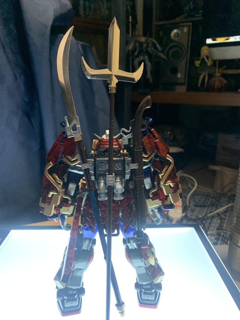 背中で語るの〜