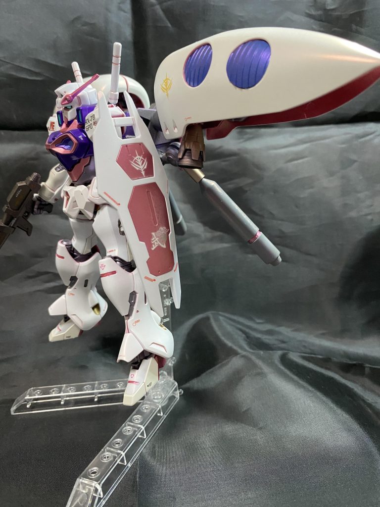 左側面!エンゲージゼロガンダムですが、ジオンにお渡ししましたのでジオンマークを付けてます。