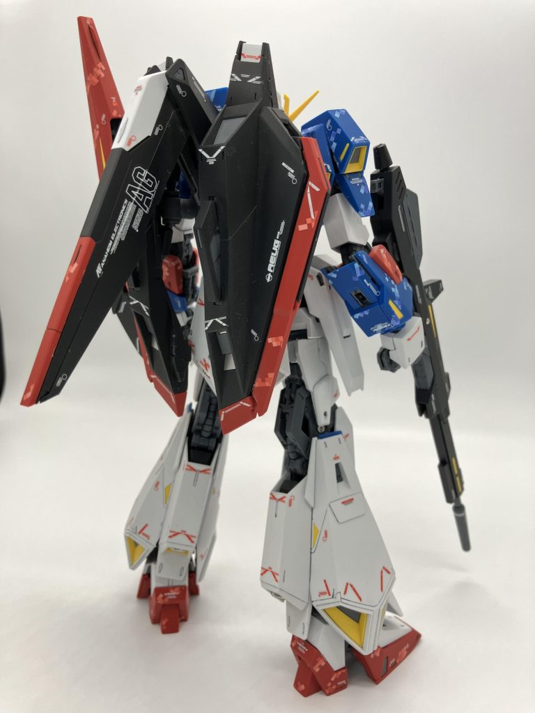 ちょっと尾翼を立てるとバックショットにあふれるモーターヘッド感、、は、自分だけですかね🥳バーニアの類はメッキシルバーで、ほとんど見えませんが🫡