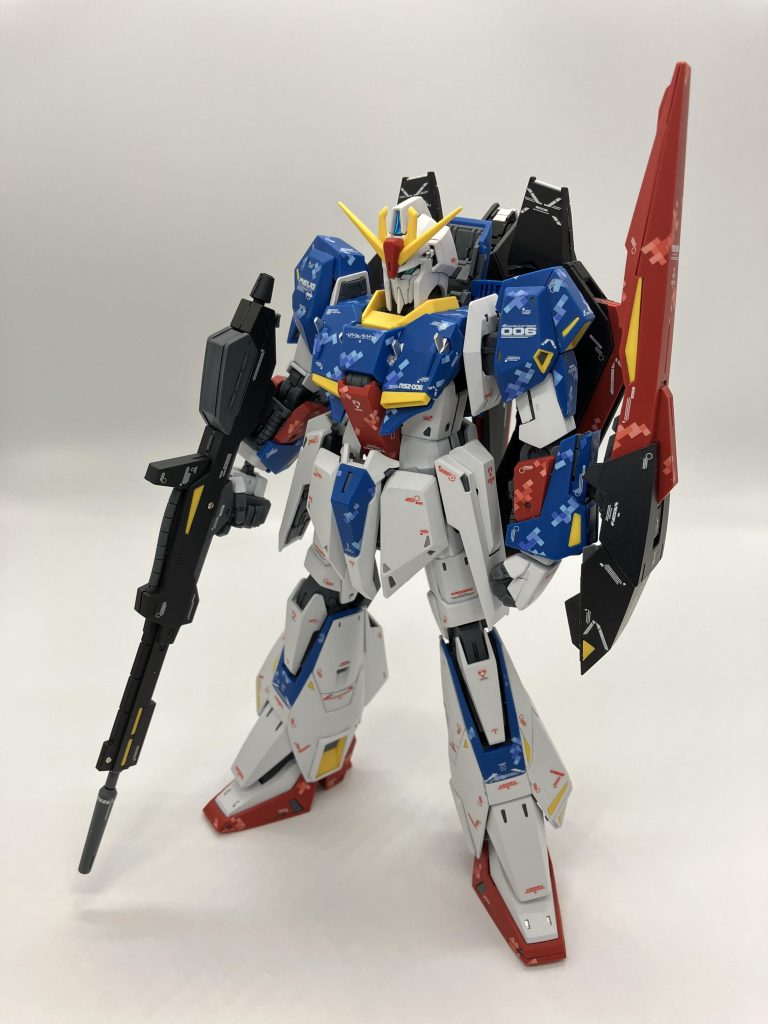 今回はメタルパーツは控えめ🥳しかし、このキット凄いですね。スミ入れがほとんどなく、でもカッコいい😄筋彫りやデカールなんて増やせばいいというわけでもないんだなって素直に思いました。それでも誰かが言ったとか言ってないとか「ガンプラは自由だ🆓」、止まらないので今回もちょい追いデカール🤤