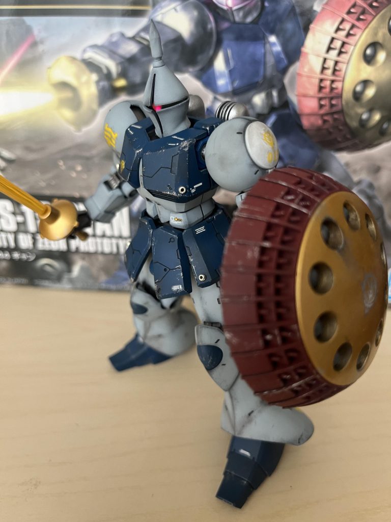 シルバーのエナメルでちょいちょいハゲを、黒ベースでグラデったんですがイマイチなのでガンダムマーカーとウェザリングマスターをちょいちょい。