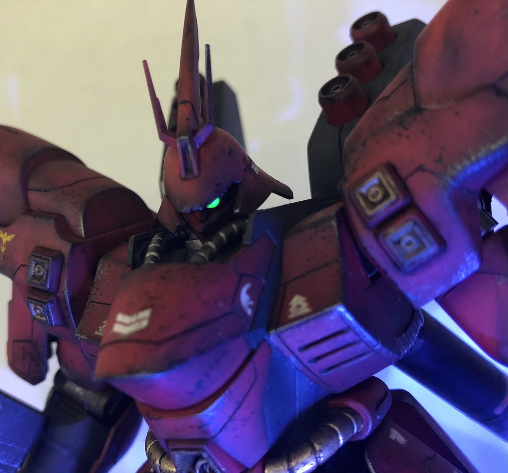 初めてモノアイをビコーンシステムに。ブラックライト探しても無くて、よく考えたらレジン用のライト有るじゃんっていう。笑