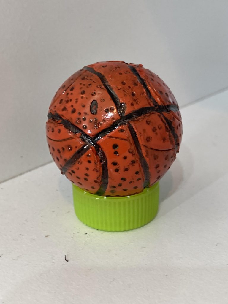 スジ彫って、表面荒らして、汚し塗装しただけ。