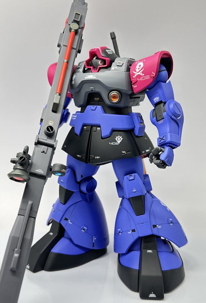 本体青：ガイアのコバルトバイオレットとミリオンブルーを一瓶ずつ混色肩と頭のピンク：フィニッシャーズ　ジャガーパープル胸部グレー：クレオスのグレーFS36118本体黒：フィニッシャーズ　カーボンマットブラック